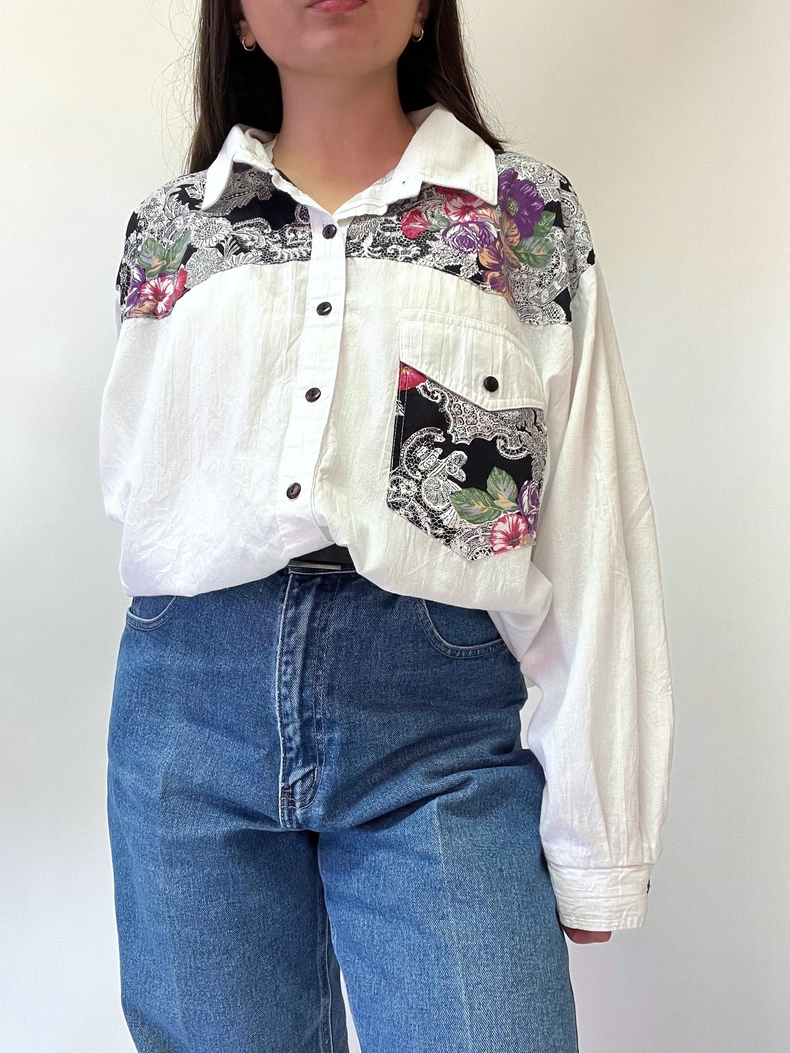 80s Tapestry White With Accent Flowers Blouse